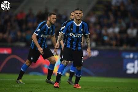 梅婷一家四口前往伯纳乌观战皇马vs尤文，女儿表示看完有点困（梅婷一家四口现身伯纳乌观战皇马对尤文，女儿称看完有点困）