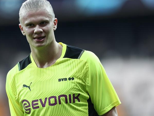 篮球篮网结束连败，全队积极庆祝