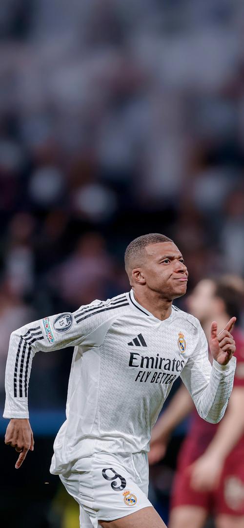 梅西小时候铃声响了不回教室，老师批评他：马拉多纳只有一个（梅西童年上课铃响仍不回教室，老师直言：马拉多纳只有一个）