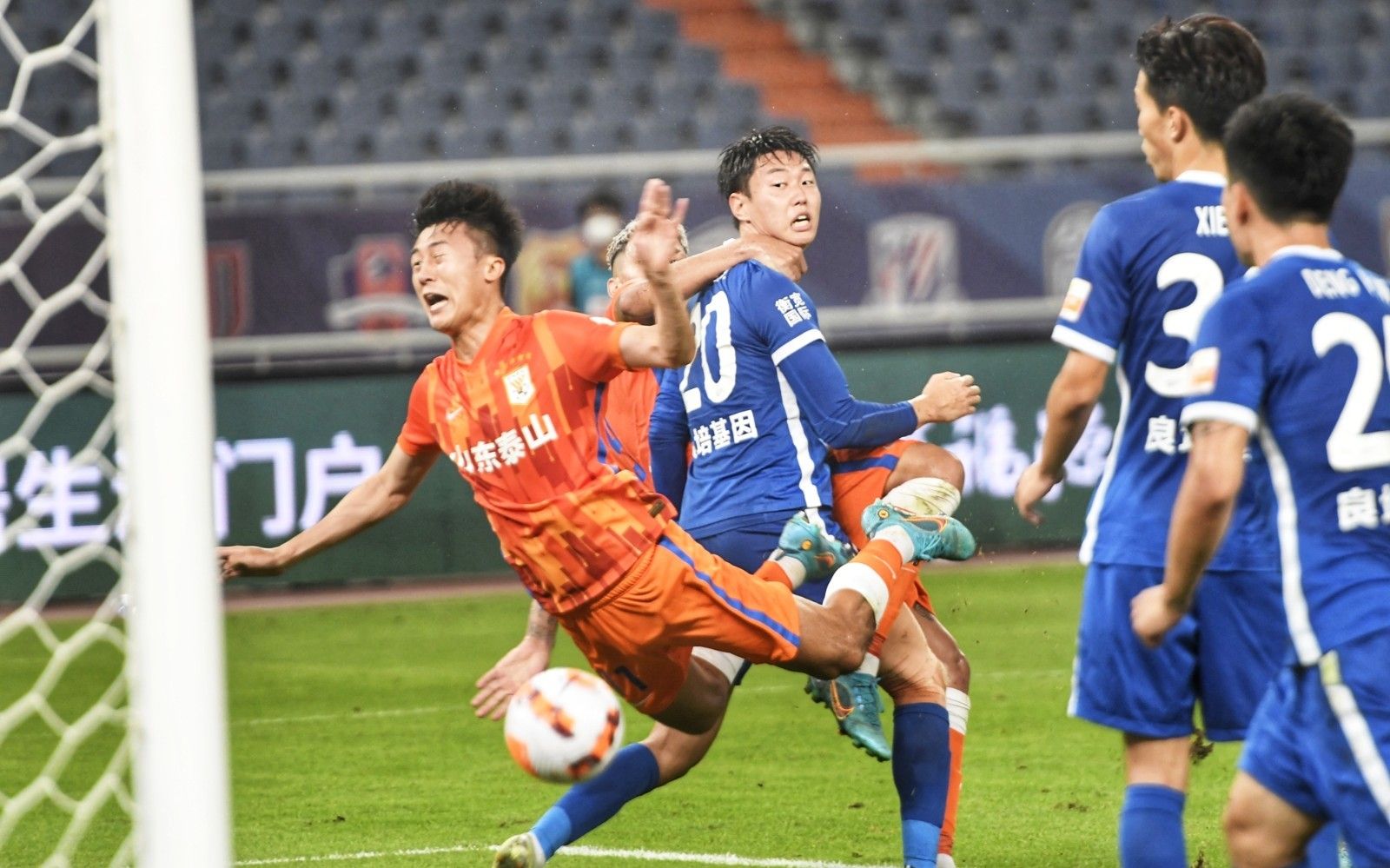 C罗：明年是我最后一届世界杯；希望成为年轻一代的榜样（C罗：明年将迎来职业生涯最后一届世界杯，期望成为新生代的榜样）