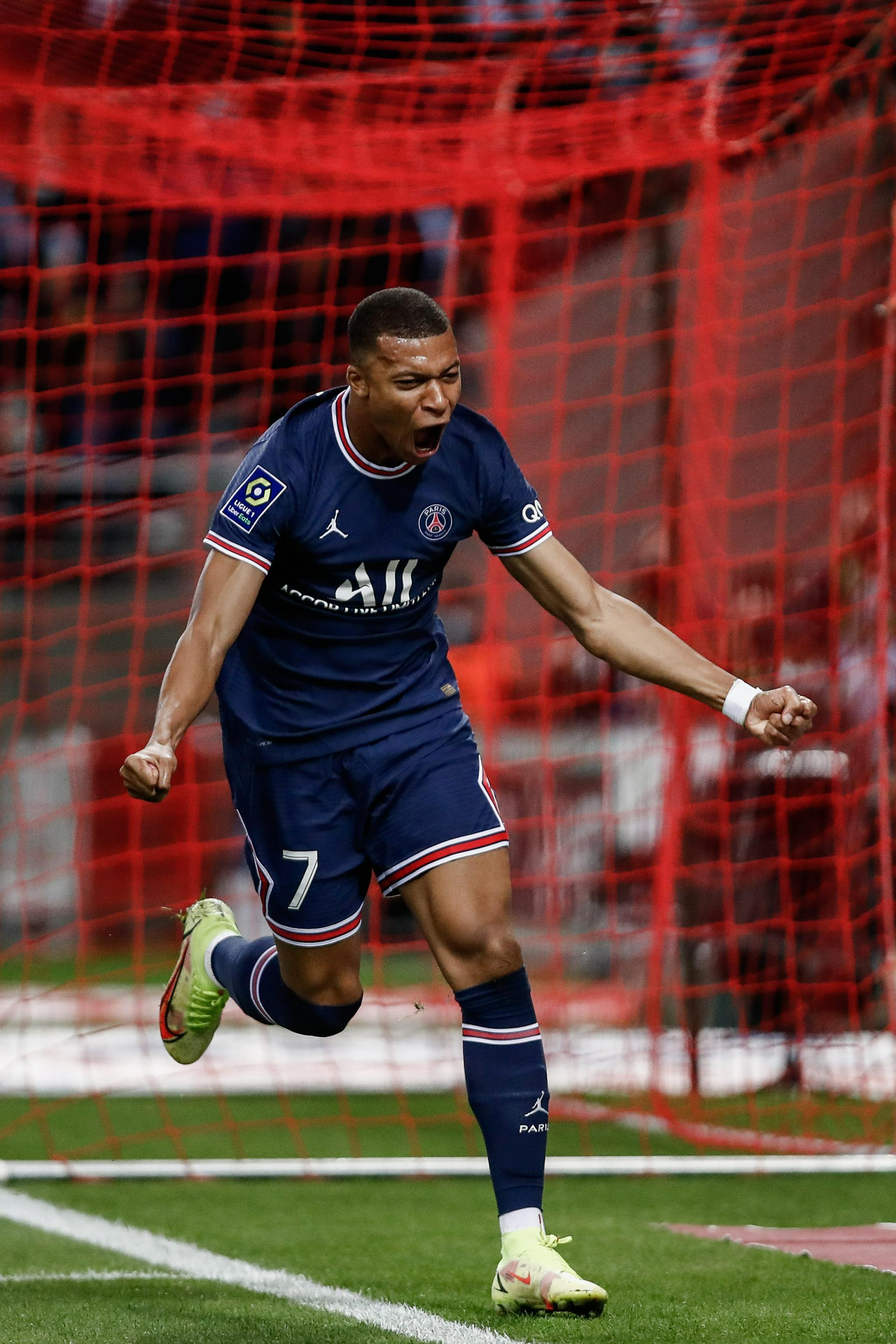 门将看呆：这也能进？