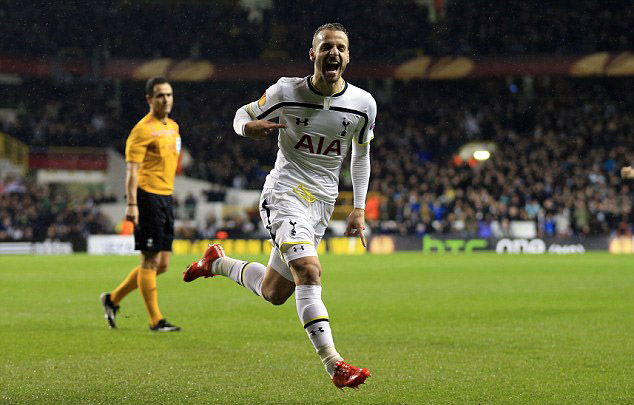 跟队记者：尤文仍在重点关注迈尼昂，球员的续约谈判陷入停滞（队记：尤文继续重点关注迈尼昂，其续约谈判已陷入僵局）