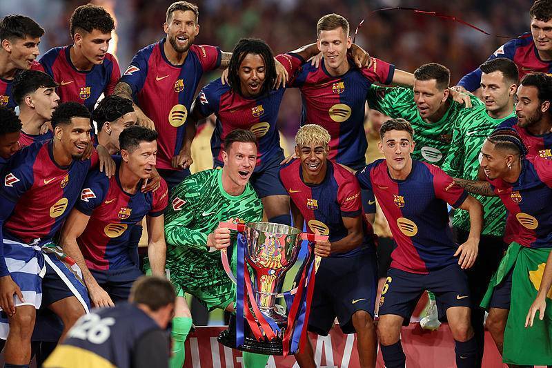 哈曼：拜仁仍是欧冠冠军的重要竞争者，战胜大巴黎是一种警告（哈曼：拜仁依旧是欧冠夺冠热门，击败巴黎是一记警钟）