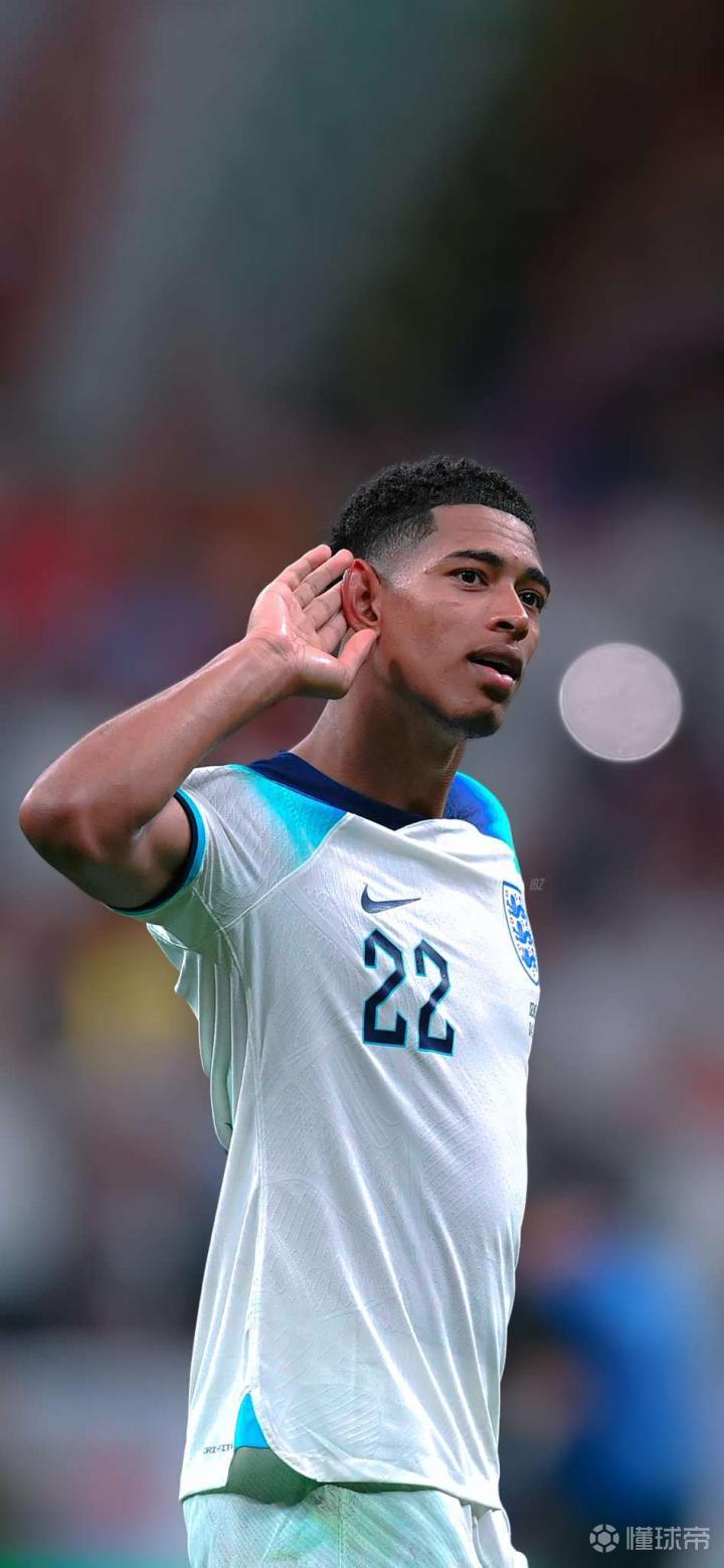 意甲英超两场焦点战，AC米兰和曼联都是大热门？小心冷门！（意甲与英超双焦点之战：AC米兰、曼联虽是热门，仍要当心爆冷）