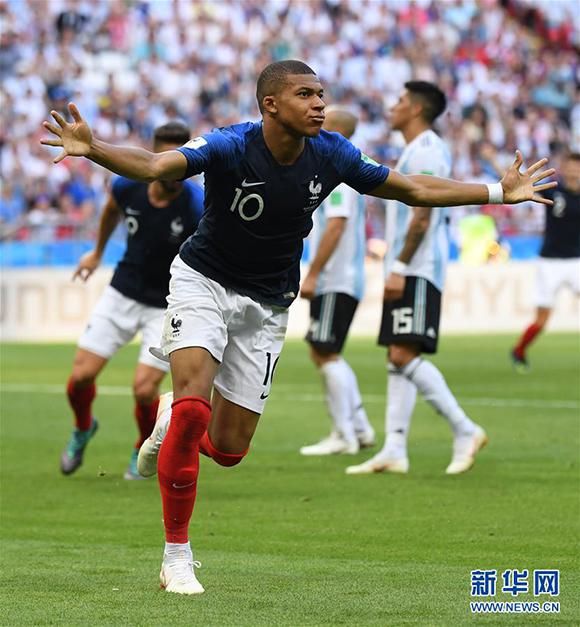 太全面了！杰伦·约翰逊过去5战场均接近30+14+11