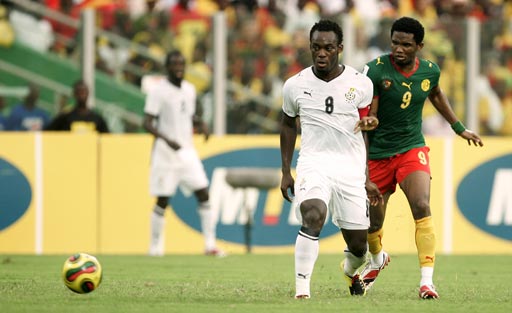 国脚助攻完成制胜球，球迷沸腾（国脚妙传造就制胜一球，球迷沸腾）