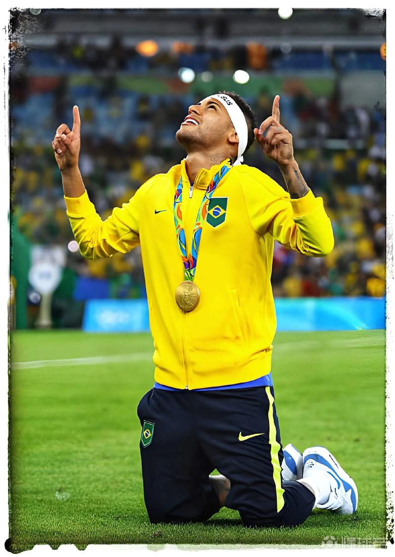 篮球湖人球员赛后接受媒体采访（赛后湖人队球员接受媒体采访）