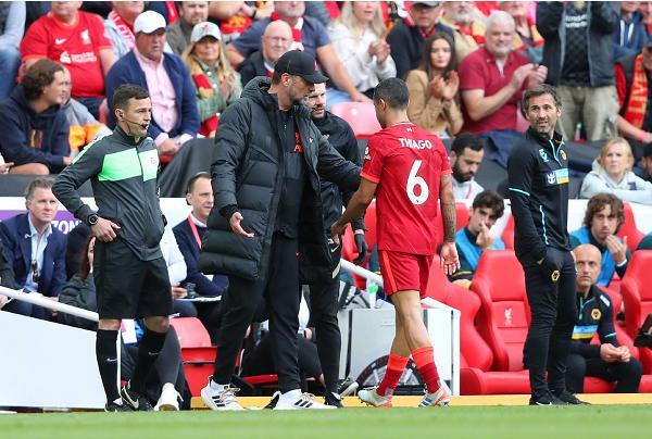 半场战报：皇家社会0-1比利亚雷亚尔，阿约塞-佩雷斯破门（半场战况：阿约塞-佩雷斯破门，皇家社会0-1暂落后比利亚雷亚尔）