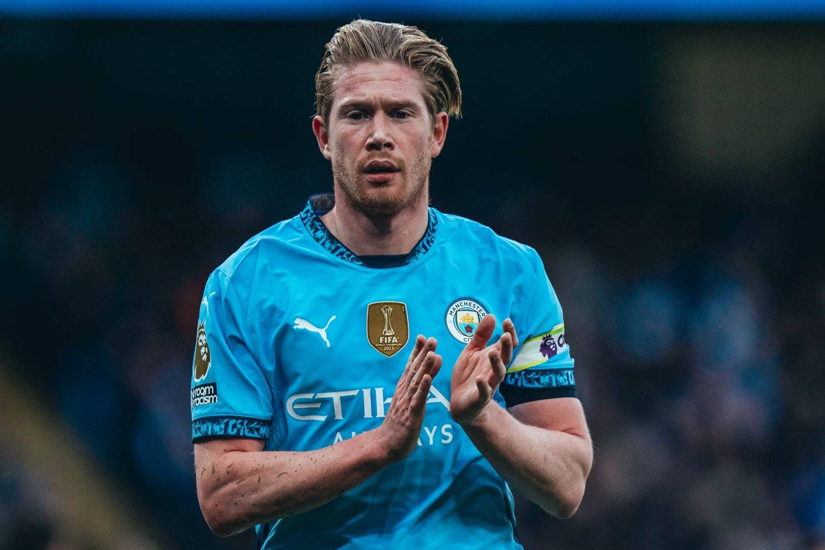 巴萨半场0-1落后法兰克福（半场战罢，巴萨0-1暂时落后法兰克福）