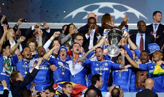 经济观察报：有关方面对国足洋帅年薪心理标准只有150万美元（经济观察报：相关人士对国足外籍主帅年薪的心理价位仅为150万美元）