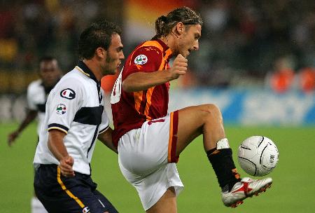 欧冠巅峰对决成主帅保卫战 皇马主场翻身可博胜（欧冠焦点战成帅位保卫战 皇马主场反弹有望胜出）