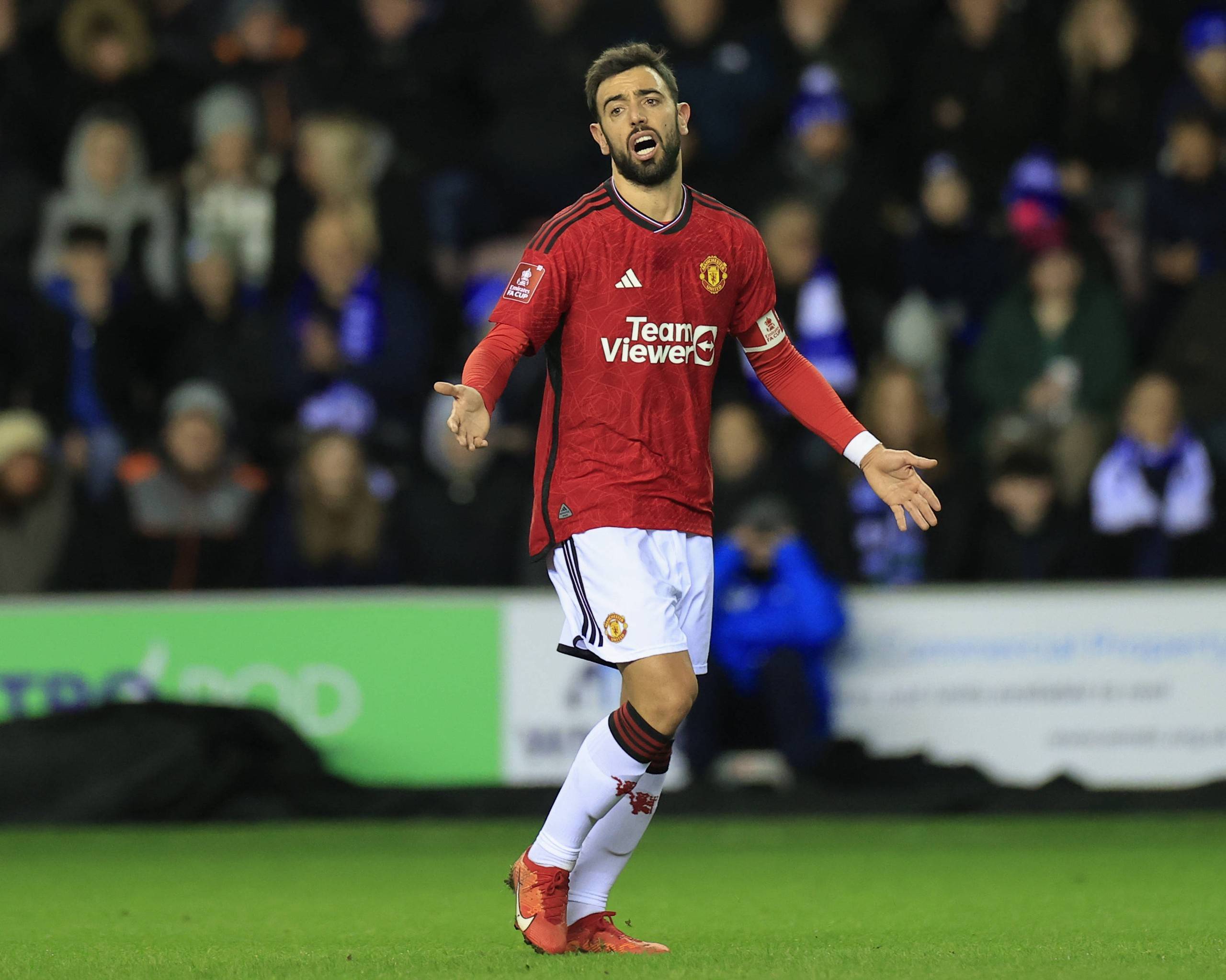 那不勒斯官方：吉尔摩周一将接受手术；据悉将缺阵至明年一月（那不勒斯通报：吉尔摩周一手术，或将缺阵至明年一月）