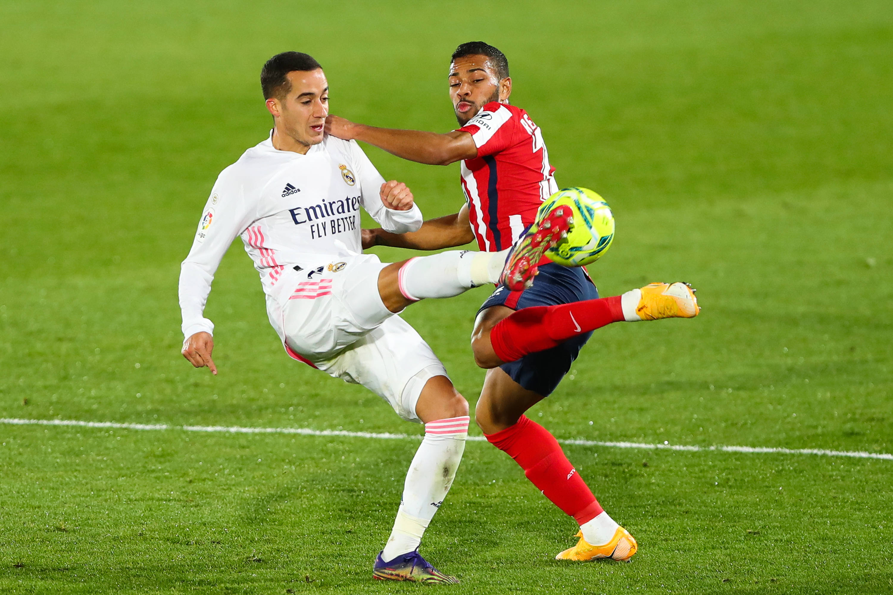 意媒：黄潜考虑买断那不勒斯租将拉法-马林，皇马握有回购权（意媒：比利亚雷亚尔拟买断那不勒斯租借的拉法-马林，皇马仍握回购条款）