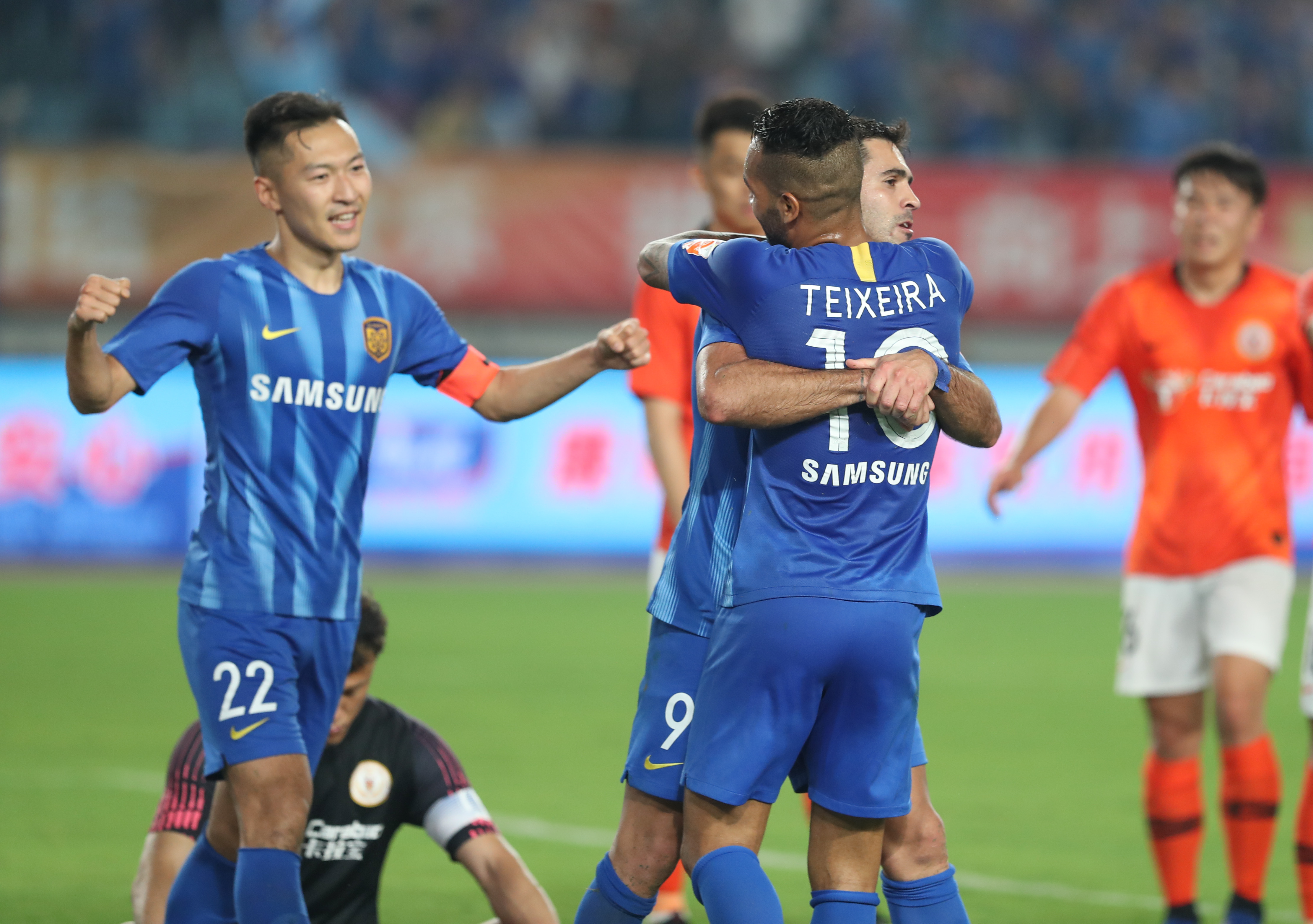 发布仅4个小时后，梅西造访诺坎普社媒动态点赞已突破1000万（上线仅4小时，梅西造访诺坎普社媒帖获赞超1000万）