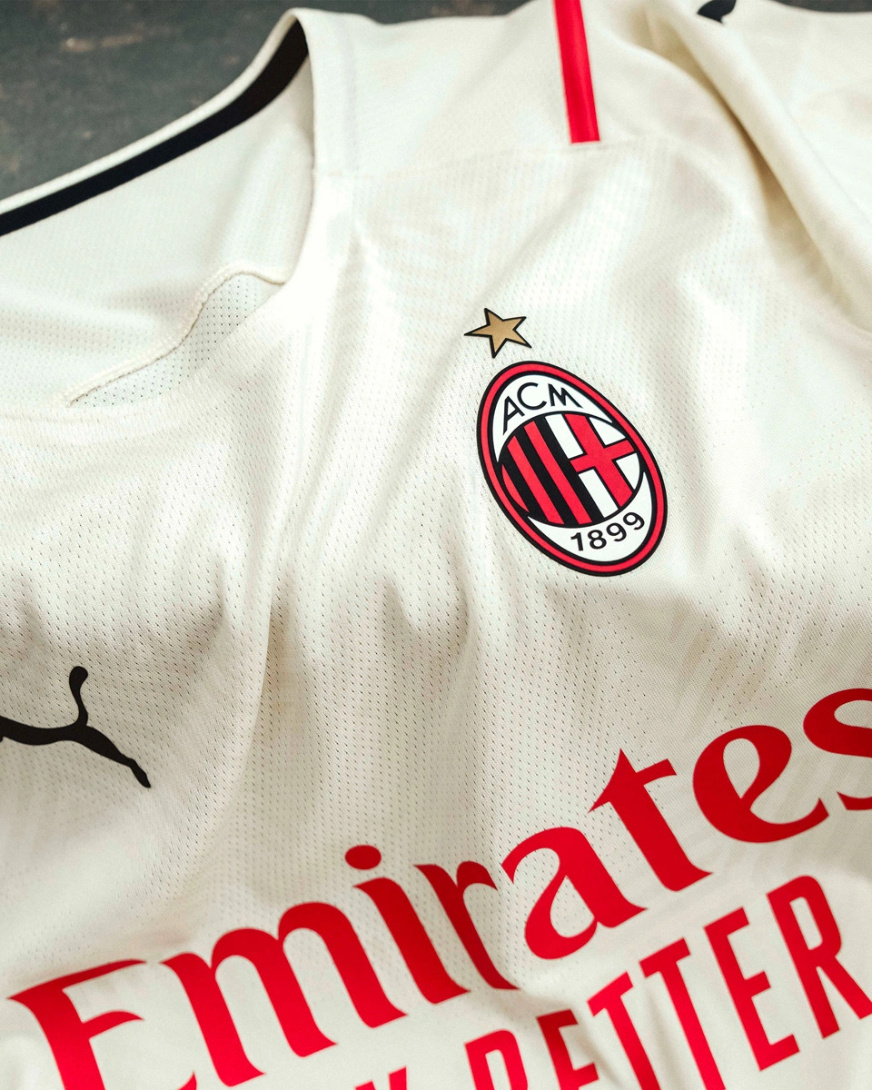 泰州主帅：苏超开赛阶段曾在凌晨接到愤怒球迷打来的质问电话（泰州主帅称苏超初期曾深夜接到愤怒球迷质问来电）